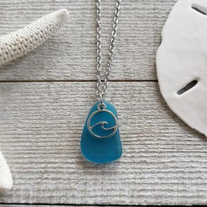 Teal Sea Glass Necklace with Wave Charm – Beach Jewelry for Ocean Lovers, Ocean Wave Pendant, Coastal Gift for Her, Surfer Girl Necklace