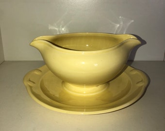 LuRay Pastels Gravy Boat attached Liner yellow
