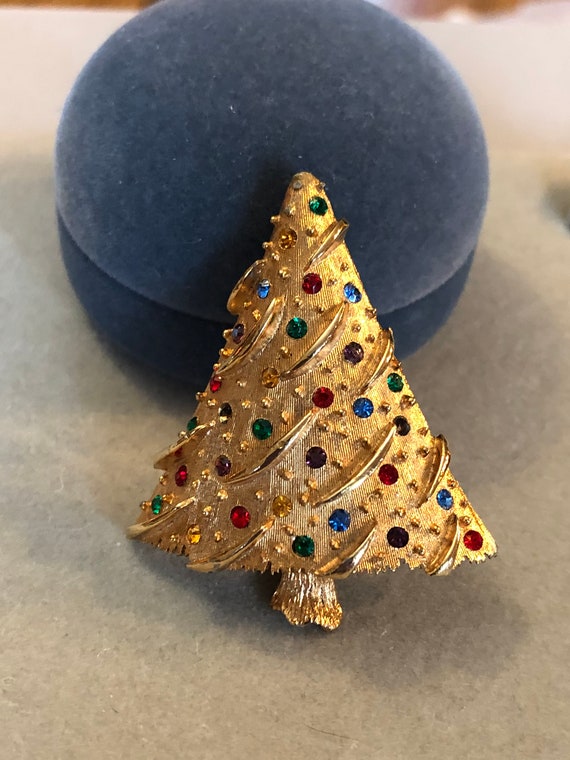 J J Christmas Tree Pin Goldtone and Colored Rhine… - image 2