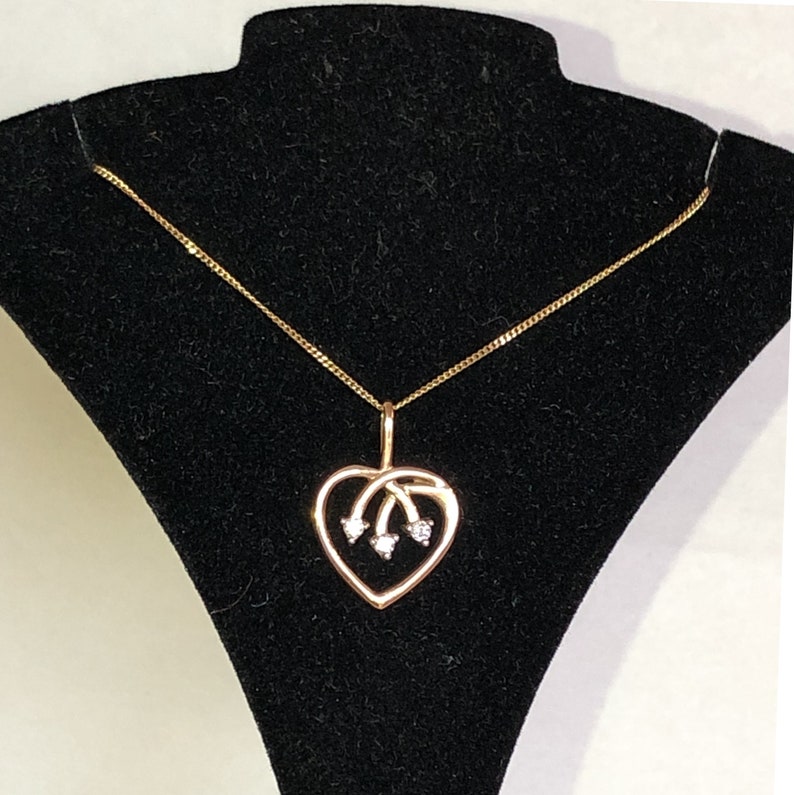 10K Gold Heart Necklace 3 Diamond Point Arrows