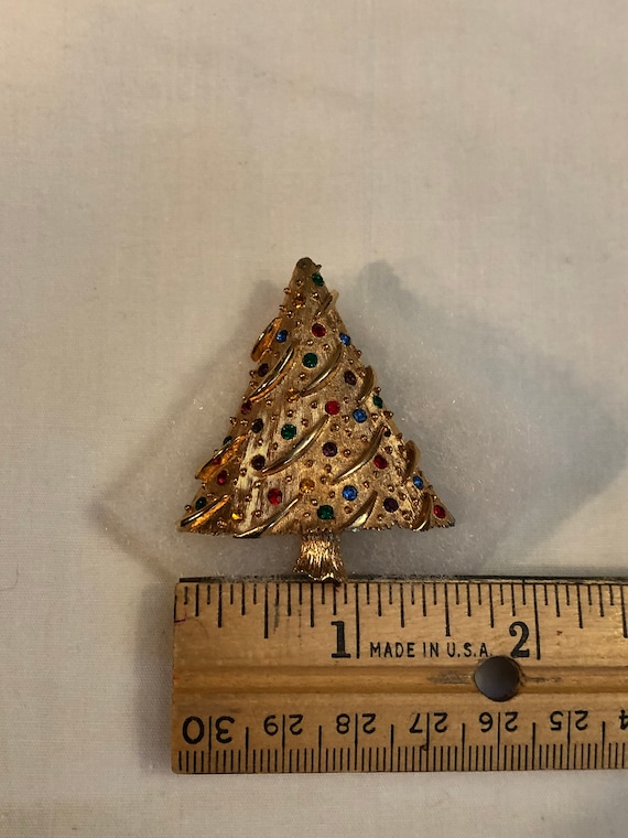 J J Christmas Tree Pin Goldtone and Colored Rhine… - image 9