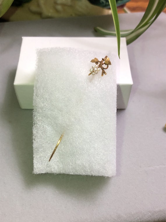 Seed Pearl Grape Cluster 10K Gold Stick Pin