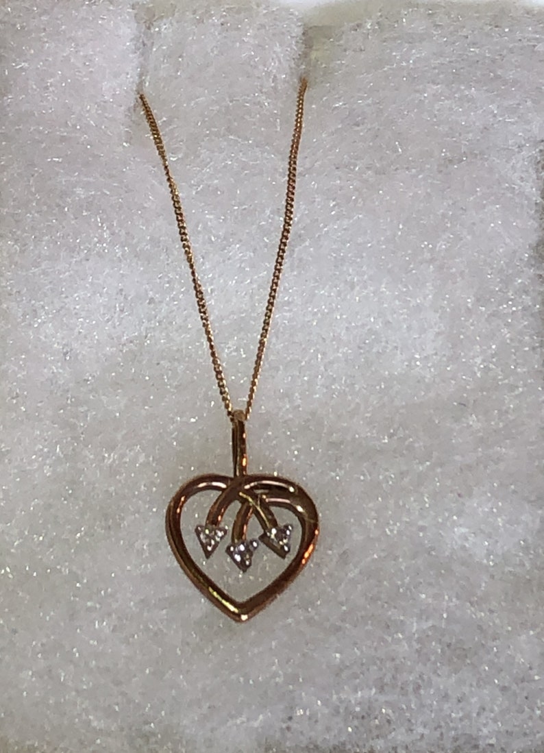 10K Gold Heart Necklace 3 Diamond Point Arrows