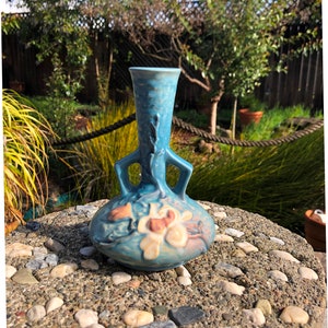 Roseville Pottery Magnolia Bud Vase #179-7 Blue