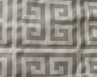Fodera per cuscino lombare con motivo greco color marrone chiaro: cuscino con monogramma personalizzato