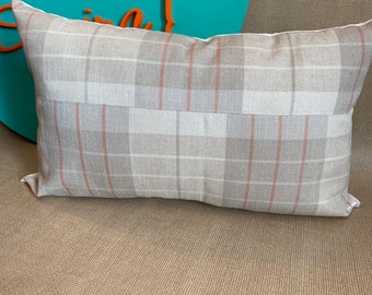 Fodera per cuscino lombare a quadri color marrone chiaro: dettagli crema e corallo (12 x 20)