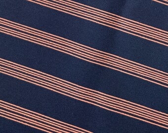 Fodera per cuscino da esterno a righe blu navy: accento rosa