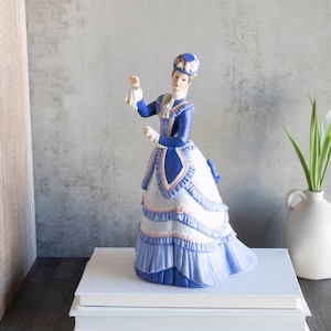 Lenox Grand Tour Porcelain Figure. Vintage from the 1990s Fine Porcelain Glaze Paint 24K Gold
