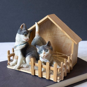 Vintage Kitten House Shelf Sitter Figurine