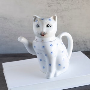 Vintage White And Blue Ceramic Kitty Cat Creamer