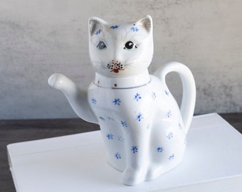 Vintage White And Blue Ceramic Kitty Cat Creamer