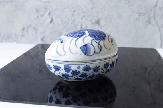 Beautiful Maitland Smith Porcelain EGG Trinket Box - image 4