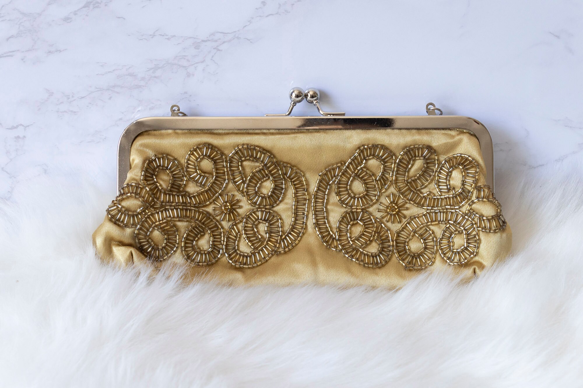 Bijoux Terner Heart Shaped Clam Shell Mini Clutch Purse | Clutch purse,  Heart shapes, Clam shell