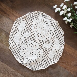 Vintage Floral Crochet Doily Lace doilies Table decoration Crocheted Doilies Centerpiece