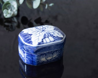 Beautiful Maitland Smith Porcelain Butterfly Trinket Box
