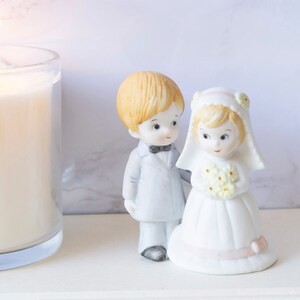 Lefton Wedding Bride Groom Figurine Wedding Cake Topper Ceramic Porcelain Hand Painted Lefton