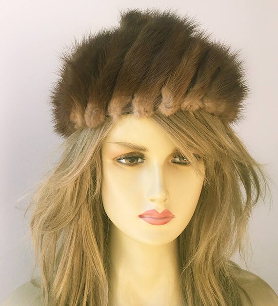 Women display picture 1