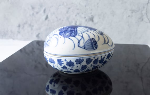 Beautiful Maitland Smith Porcelain EGG Trinket Box - image 1