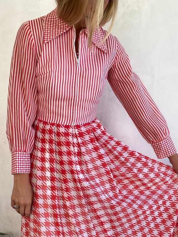 1970s Vintage Red & White Stripe Houndstooth Semi… - image 3