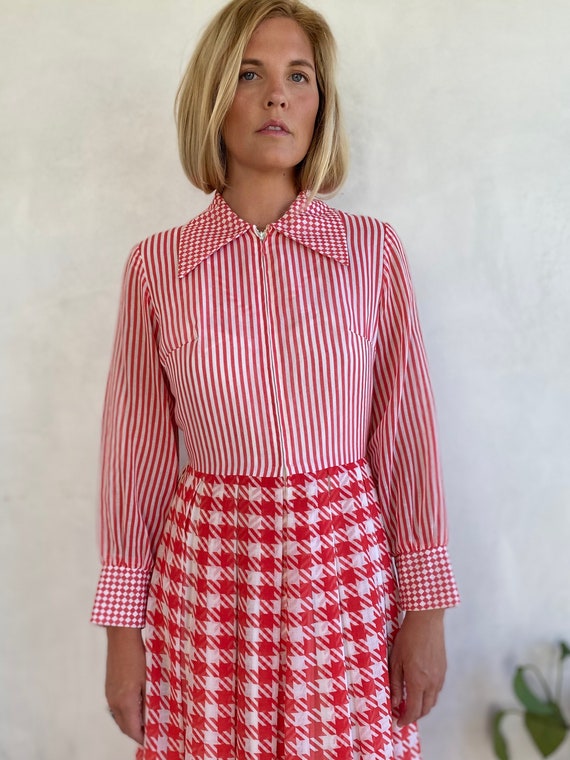 1970s Vintage Red & White Stripe Houndstooth Semi… - image 2