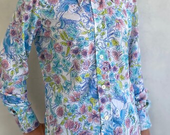 70s vintage Psychedelic Goddess Pastel Imprimé floral bouton bas chemisier - Chemise à manches longues des années 1970