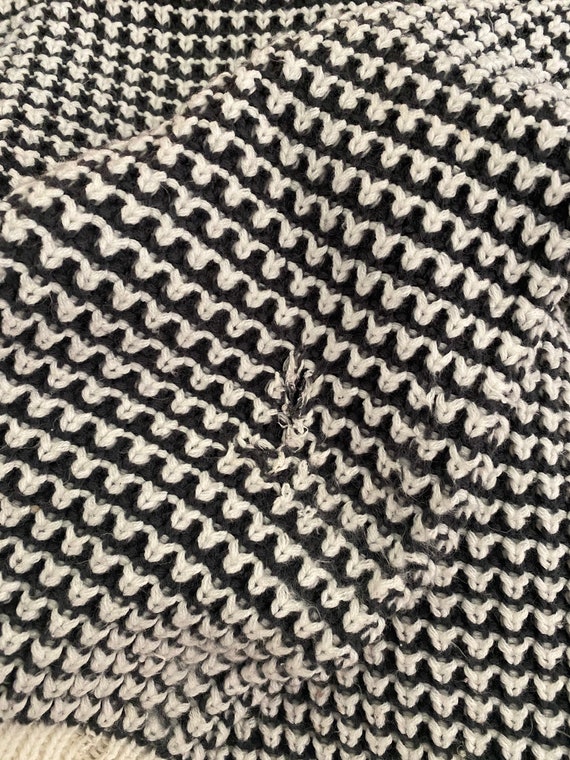 80s Vintage White & Grey Sweater w/ Black Leather… - image 9