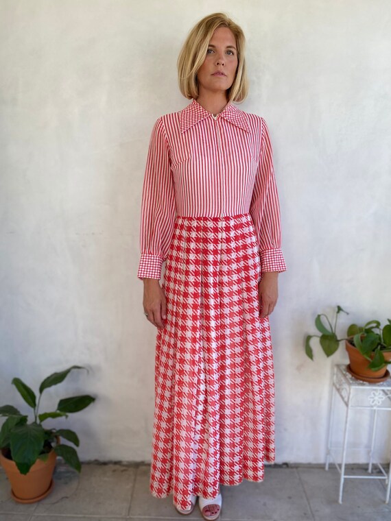 1970s Vintage Red & White Stripe Houndstooth Semi… - image 1