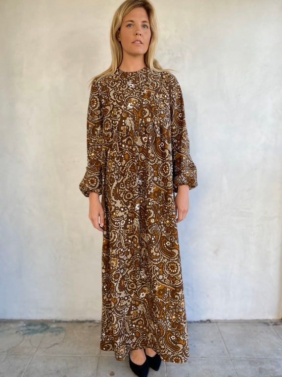 Stunning 70s Vintage Brown & Tan Paisley Print Ma… - image 9