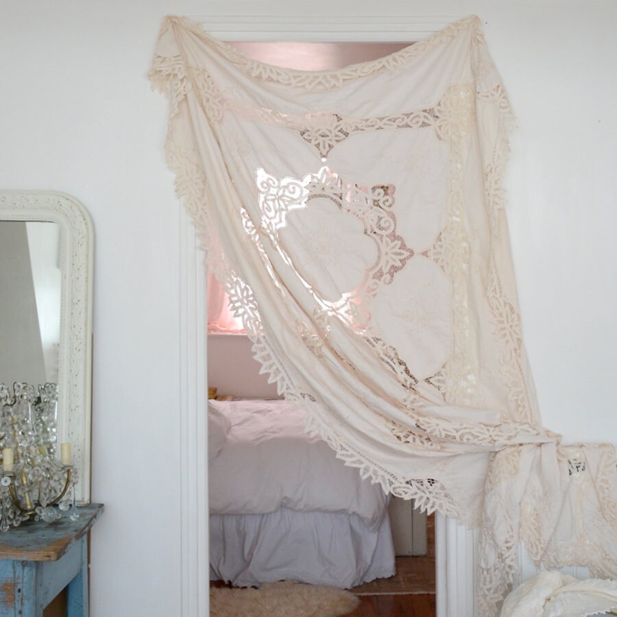 Panneau Brodé Français Antique Luxuriant