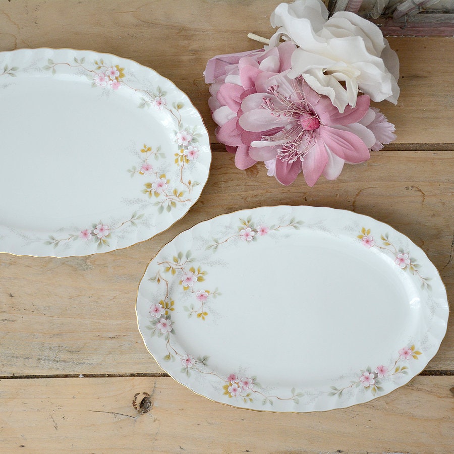 Magnifique Paire de Plats Ovales