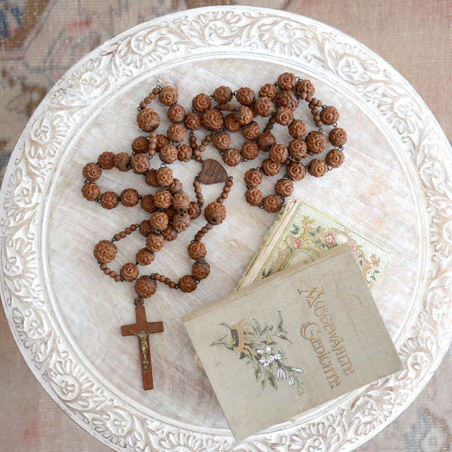 Beau Grand Millésime en Bois Français Perles de Rosaire