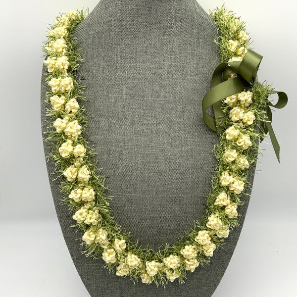 Collier hawaïen style pikake au choix de votre couleur - collier bouton de rose - collier de fleurs