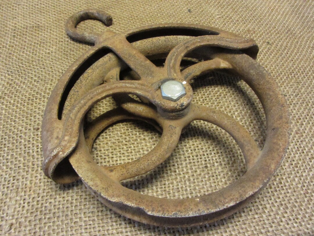 Vintage Cast Iron Well Farm Pulley Antique Old Iron Farm Equipment