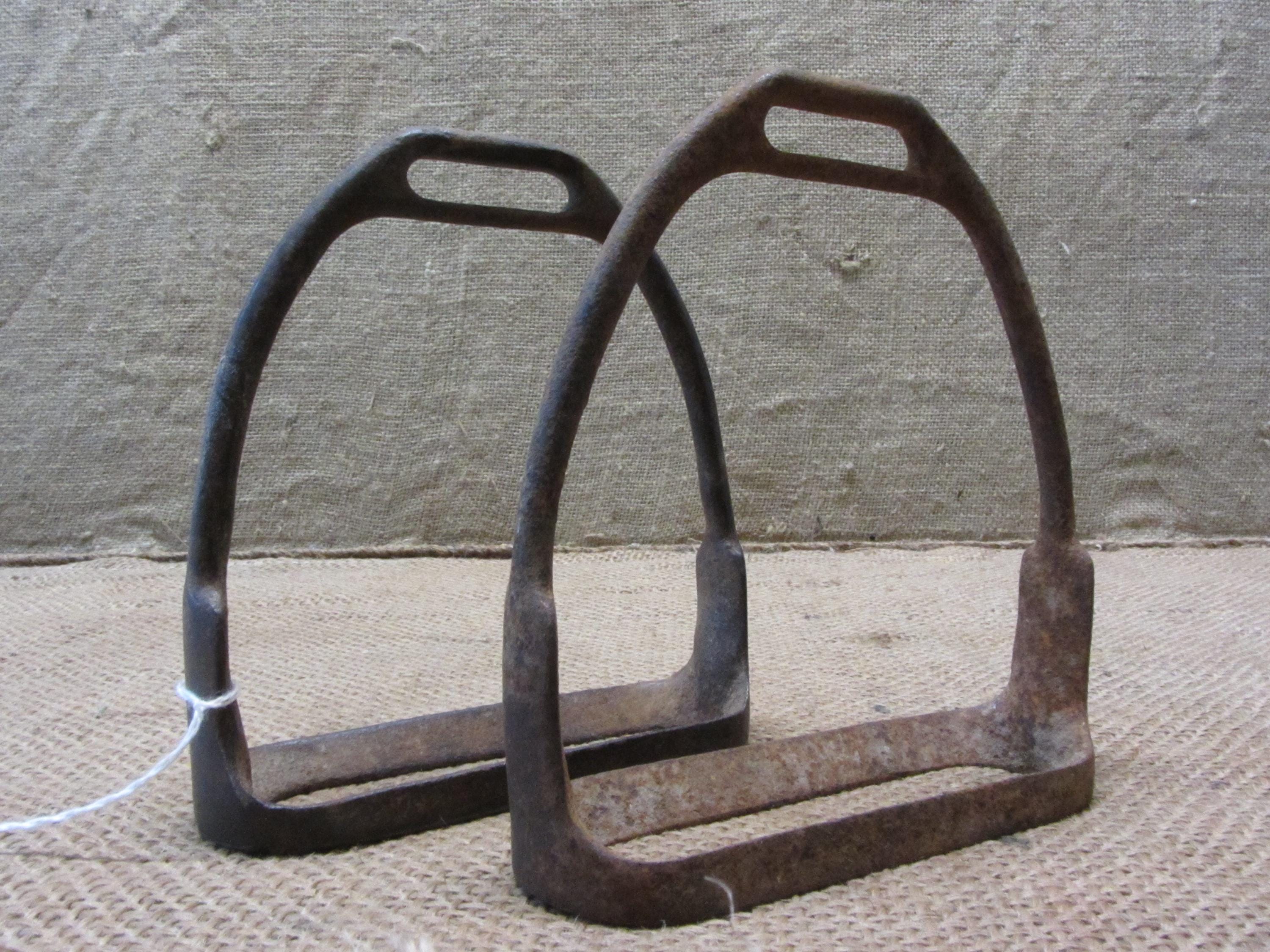 Étrier De Selle Vintage En Fer Forgé - Inde Début 1900 - Pièce Rustique Collection