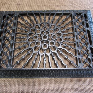 Vintage Ornate Cast Iron Register Grate > Antique Old Heat Vent Furnace Hardware (Opening 12 x 8) 10938