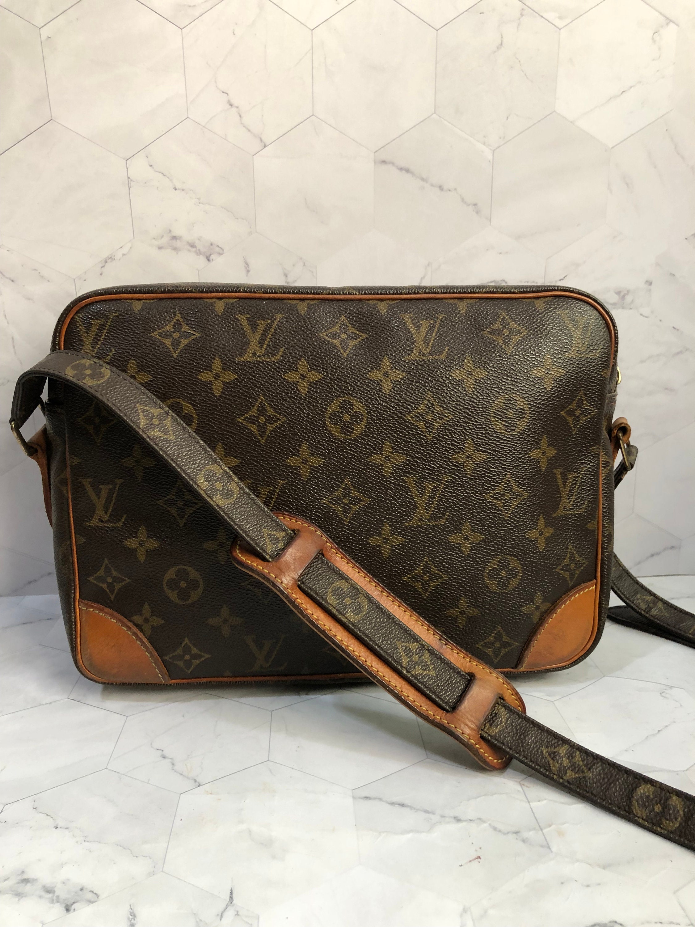 LOUIS VUITTON VINTAGE MONOGRAM CANVAS CROSSBODY BAG NILE GM - CRTBLNCHSHP