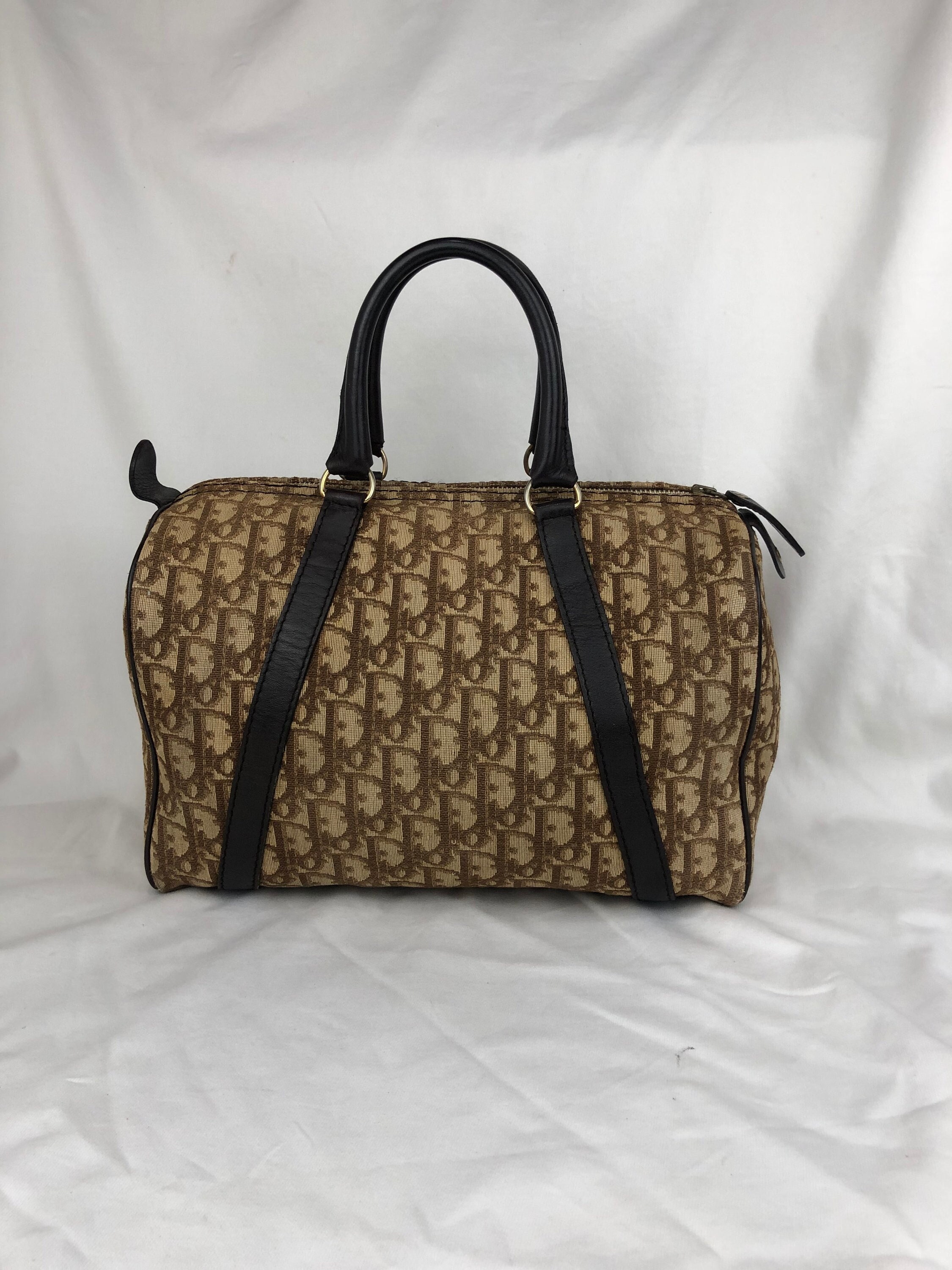 Re:up Depop refuses to issue a refund on a fake LV bag. What now? : r/Depop
