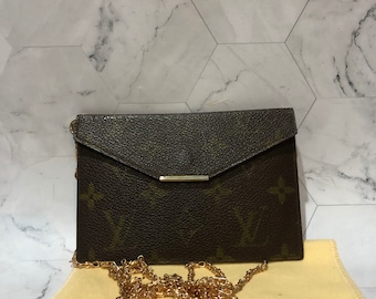 louis vuitton black envelope bag