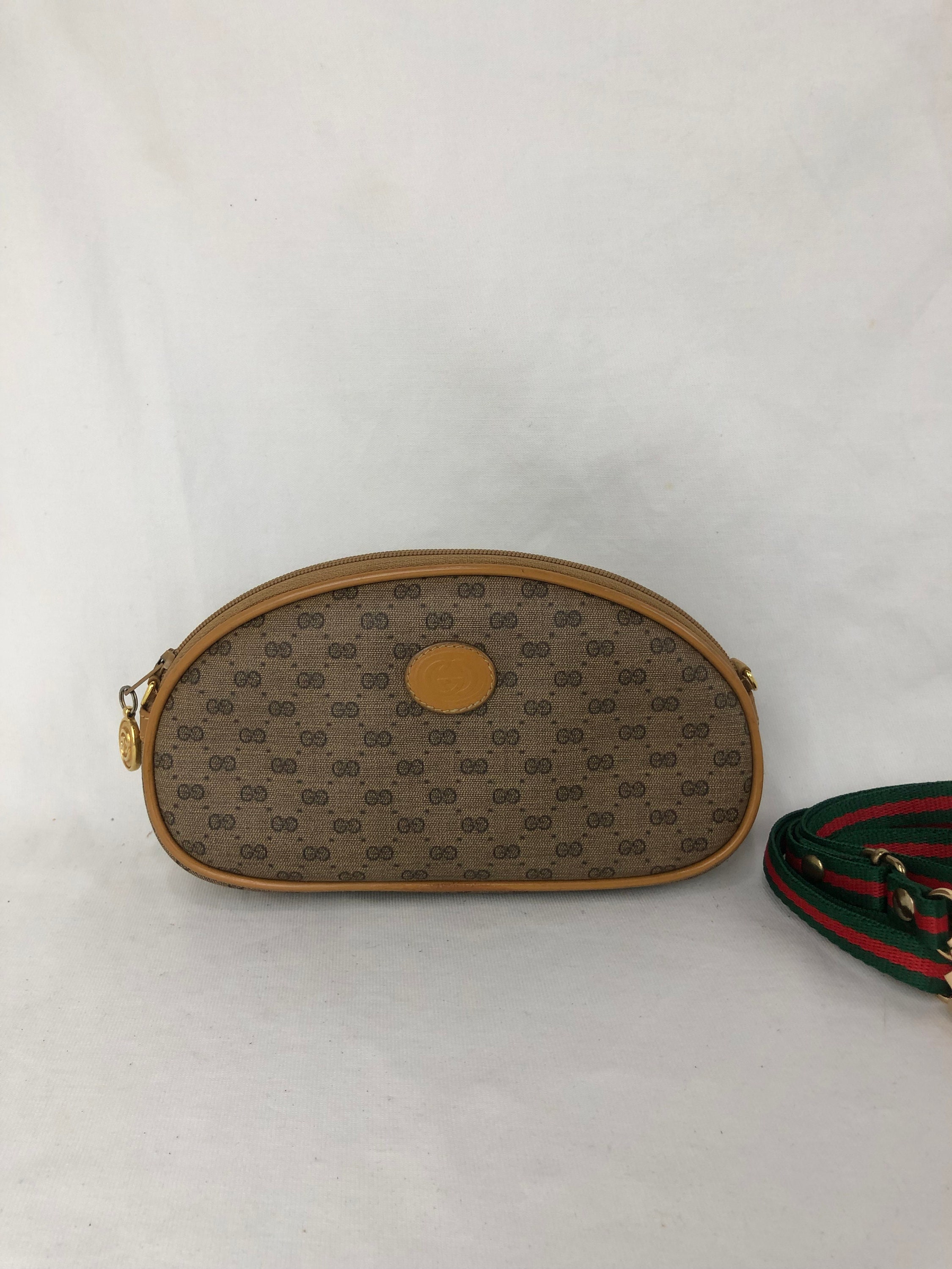 100% Gucci beauty pouch bag, Women's Fashion, Bags & Wallets, Purses &  Pouches on Carousell