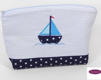 Toiletry bag sailing boat