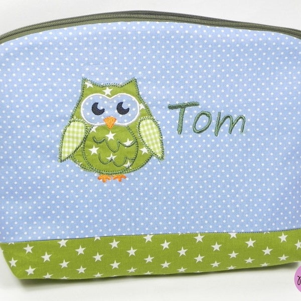 Toiletry bag with the name Owl