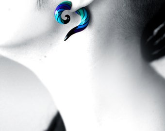Boucles d’oreilles, oreille de petites spirales colorées se branche coloré Stud boucles d’oreilles, boucles d’oreilles sur tack, boucles d’oreilles turquoises tribales, faux