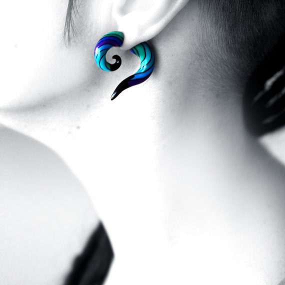 Emerald Small Swirl Earrings Emerald Small Swirl Earrings