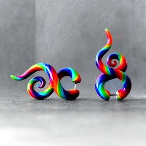 Silberne Fake-Ohrringe, ethnische Spiralohrringe, mehrfarbige afrikanische Ohrringe, bunte handgemachte Ohrstecker, lange Regenbogenohrringe