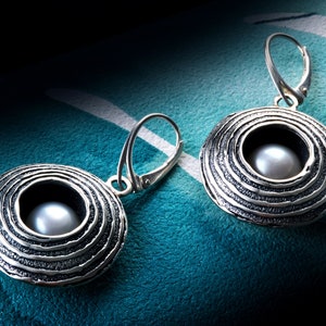 Raw silver earrings, real pearl earrings, dangle oxidized earrings, modern earrings, unusual earrings, brutalist earrings, brutalist jewelry