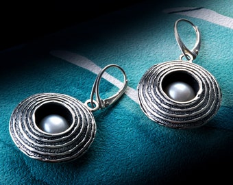 Boucles d'oreilles en argent oxydé avec perle, bijoux en argent avec perles, boucles d'oreilles pendantes élégantes, boucles d'oreilles élégantes, argent sterling 925 texturé