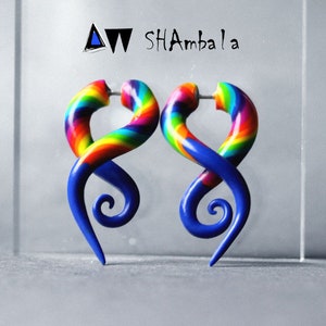 Argent boucles d’oreilles, boucles d’oreilles fausses boucles d’oreilles arc en ciel, bouchons, boucles d’oreilles tordues, colorés, boucle d’oreille faux
