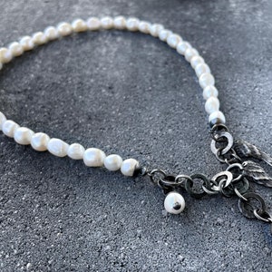 Collier argent avec perles, collier unique avec perle naturelle, collier bohème moderne, argent oxydé, bijoux artistiques image 3