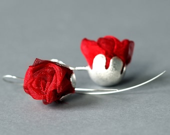 Pendientes de plata rosas rojas, pendientes de flores rojas, pendientes de rubéola carmín, regalo romántico de San Valentín, pendientes de hadas