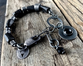 Bracciale in argento con tormalina, bracciale unico con tormalina nera, bracciale ossidato con pietre, bracciale con minerali